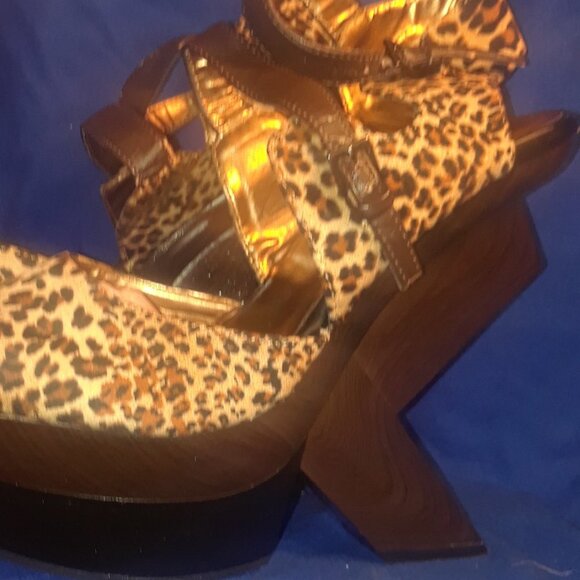 WILD ROSE  LEOPARD LAKIMA - Picture 1 of 4